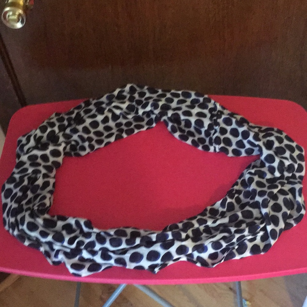 Women’s scarf.